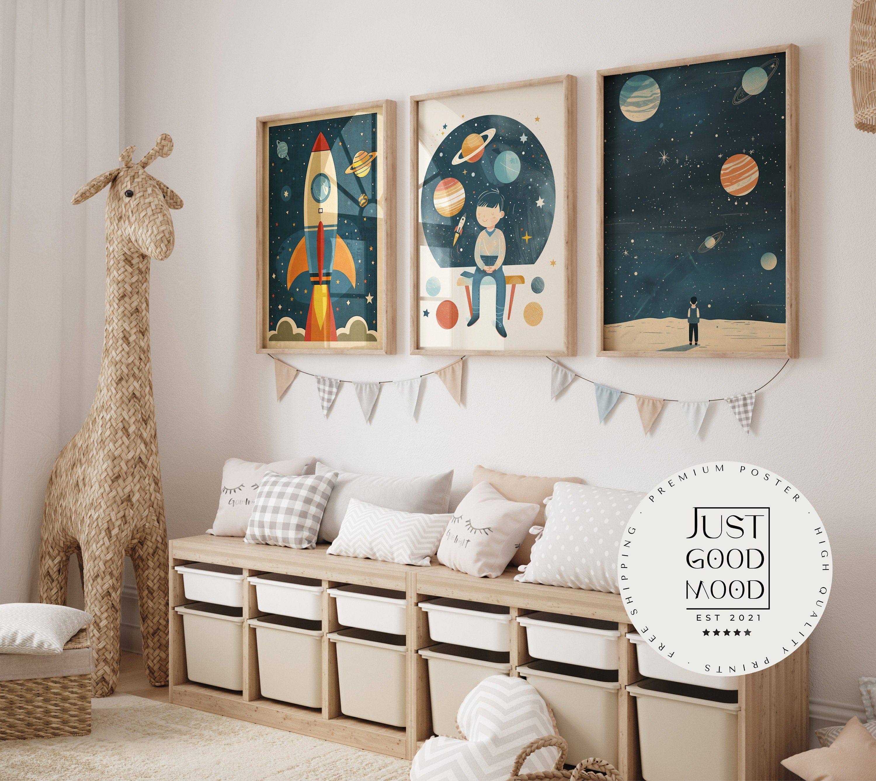 Astronaut Poster Kinderzimmer · Geschenkidee für Kinder · Kinderzimmer Deko  · Weltraum Rakete & Planeten · Deko Print ohne Rahmen-0